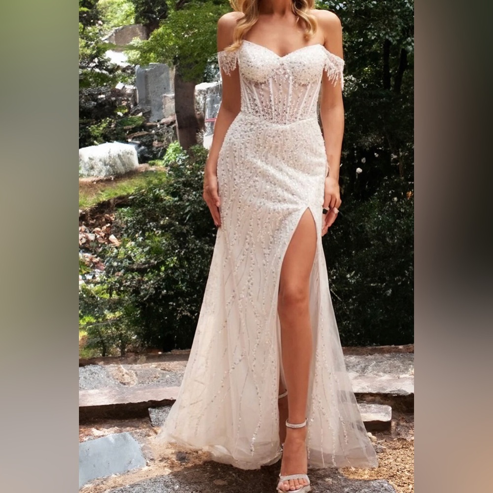 NWT Ladivine CD203W Bridal Dress Off White size S